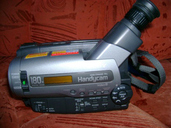 видеокамера Sony CCD-TR720E/TR740E
